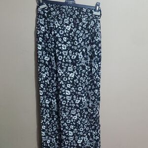 Floral Black/ White Wide Leg Pants With Elastic Waist And Side Slits Size XL